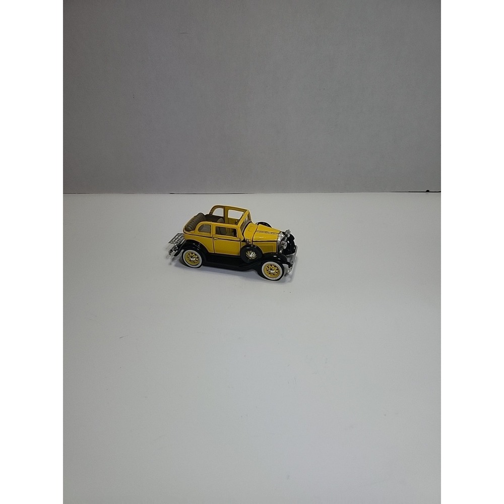 National Motor Museum Mint - 1932 Ford Converible Sedan 1:32‎ Scale V-8 Diecast